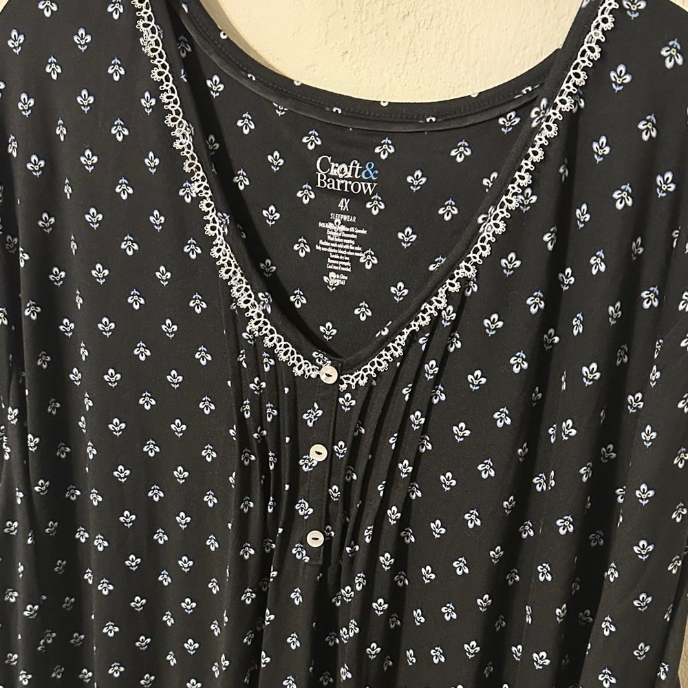 Croft & Barrow.  Floral Night Gown. - Picture 3 of 6